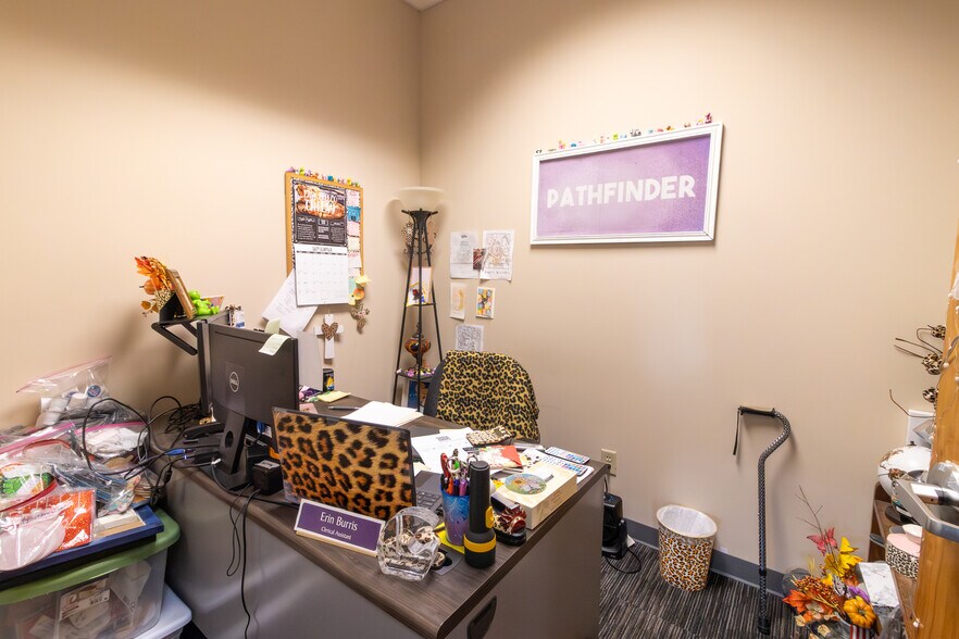 More Photos Of 2809 Commercial Rd, Huntington Office For Sale