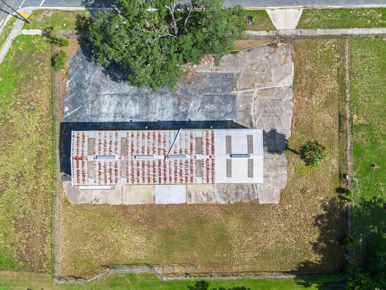More Photos Of 11 W Magnolia St, Davenport Warehouse For Sale