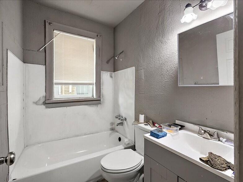 More Photos Of 18037 Pelkey St, Detroit Multifamily For Sale