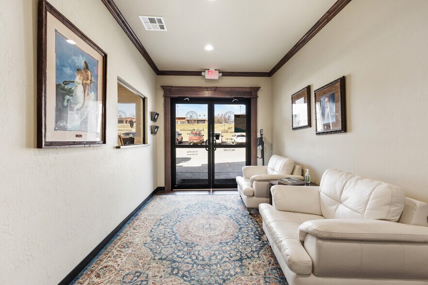 More Photos Of 810 Colony Dr, Ada Office For Lease