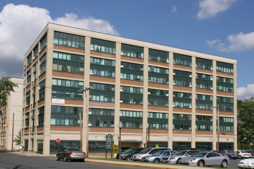 More Photos Of 41 Center St, Freehold Office For Lease