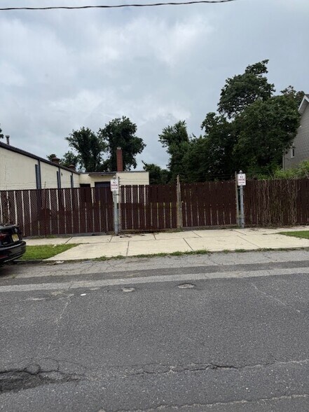 More Photos Of 41 Polk St, Riverside Industrial For Sale