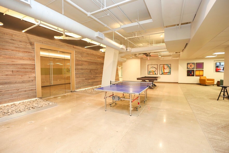 More Photos Of 1110 Vermont Ave NW, Washington Office For Lease