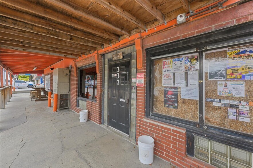 More Photos Of 337 S US Highway 17, East Palatka General Retail For Sale