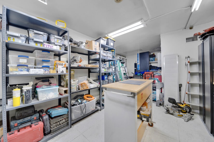 More Photos Of 3141 NW 40th St, Miami Warehouse For Sale