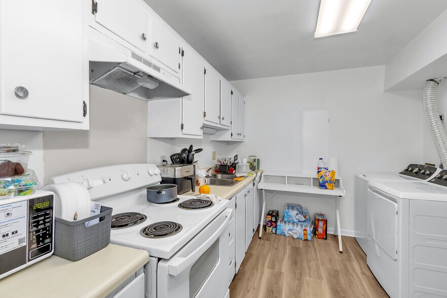 More Photos Of 170 Westwood Dr, Thomson Apartments For Sale