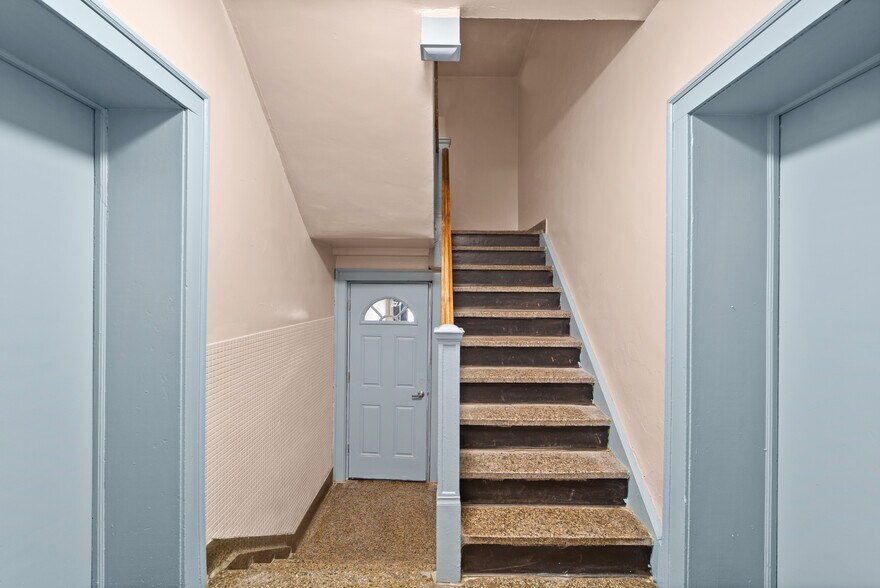 More Photos Of 1690 Eddington Rd, Cleveland Heights Apartments For Sale
