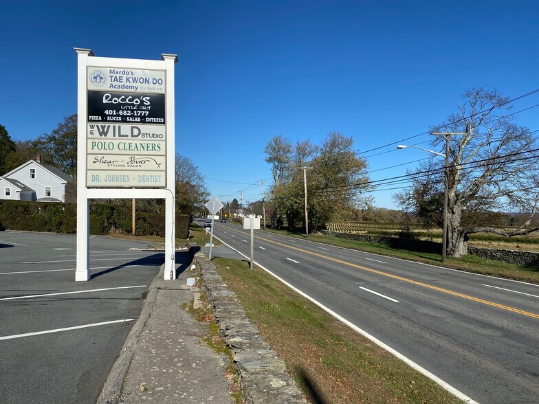 More Photos Of 880 E Main Rd, Portsmouth General Retail For Lease