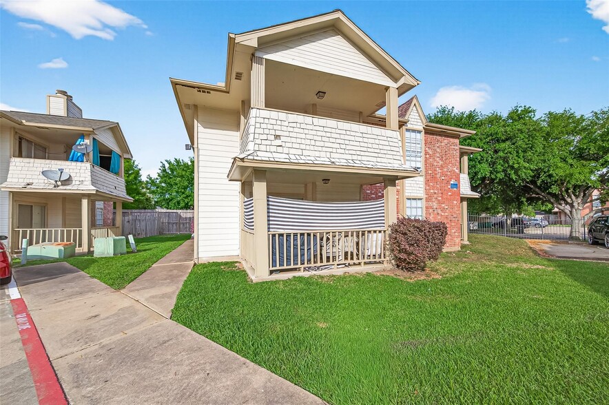 More Photos Of 11500 Meadow Ln, Stafford Multifamily For Sale