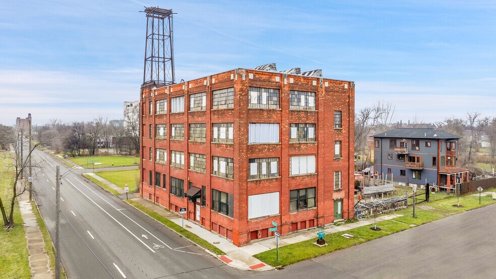 More Photos Of 2941 E Warren Ave, Detroit Apartments For Sale