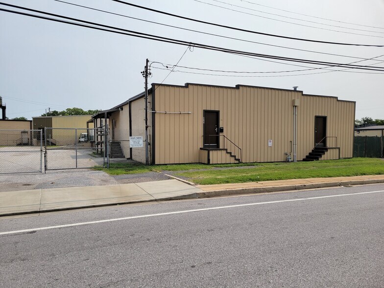 More Photos Of 825 North Point Rd, Rosedale Warehouse For Lease