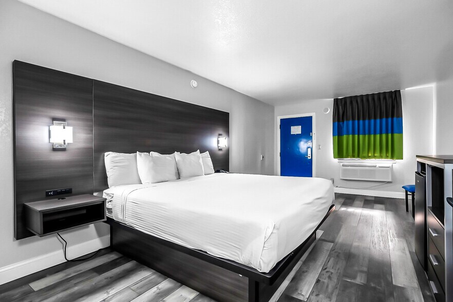 More Photos Of 321 S Rockwell Ave, Oklahoma City Hotel For Sale