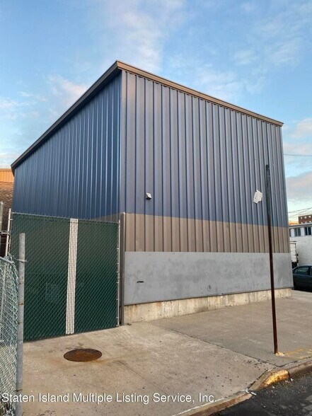More Photos Of 147 Wayne St, Staten Island Warehouse For Lease