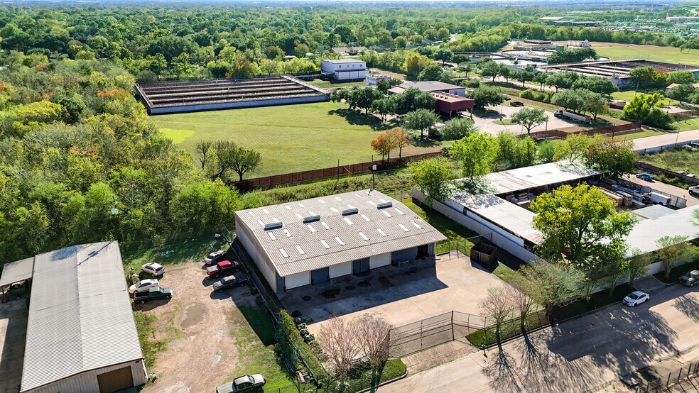 More Photos Of 9399 Summerbell, Houston Warehouse For Lease