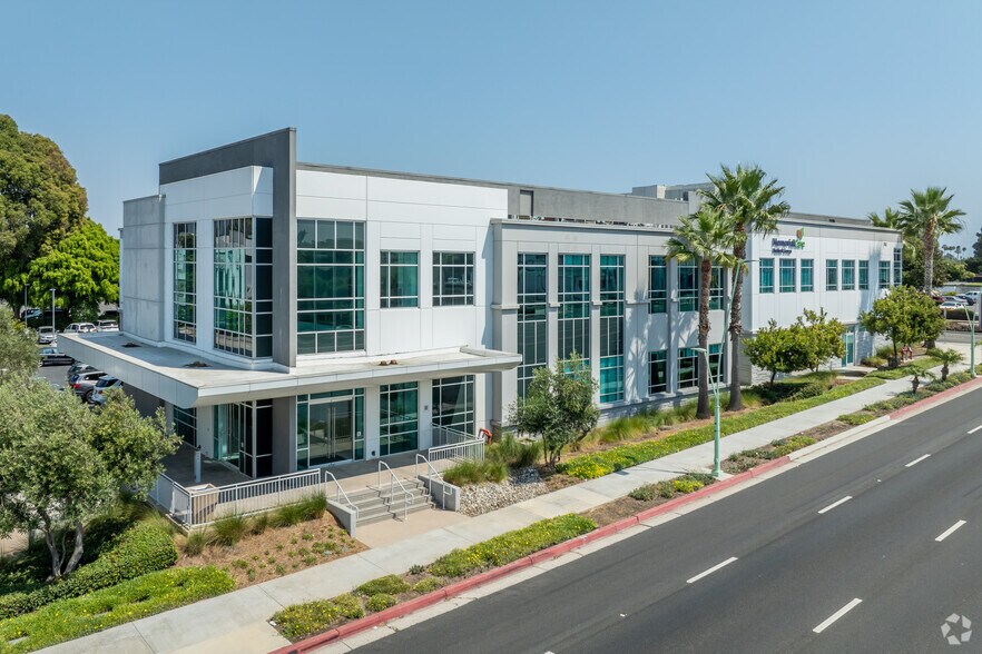 More Photos Of 17762 Beach Blvd, Huntington Beach Medical For Lease