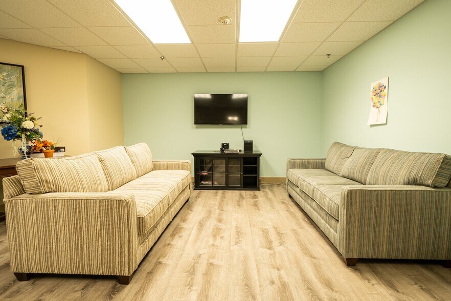 More Photos Of 800 NW 25th Ave, Portland Assisted Living For Sale