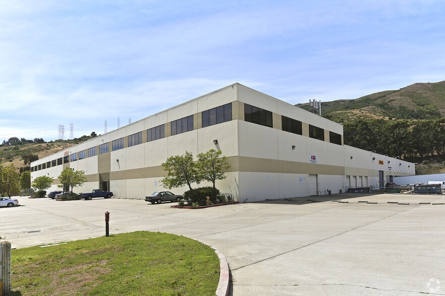 More Photos Of 99 S Hill Dr, Brisbane Warehouse For Lease