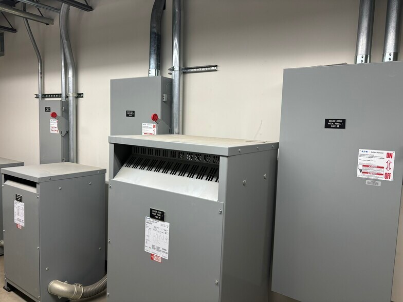 More Photos Of 25 Victory Noll Dr, Huntington Healthcare For Sale