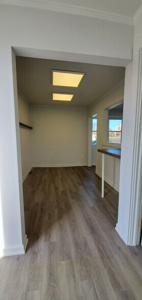 More Photos Of 99 Commerce St, Norwalk Manufacturing For Lease