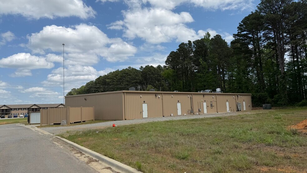 More Photos Of 1933 Shoemaker Rd, Sheridan Storefront Retail Office For Lease