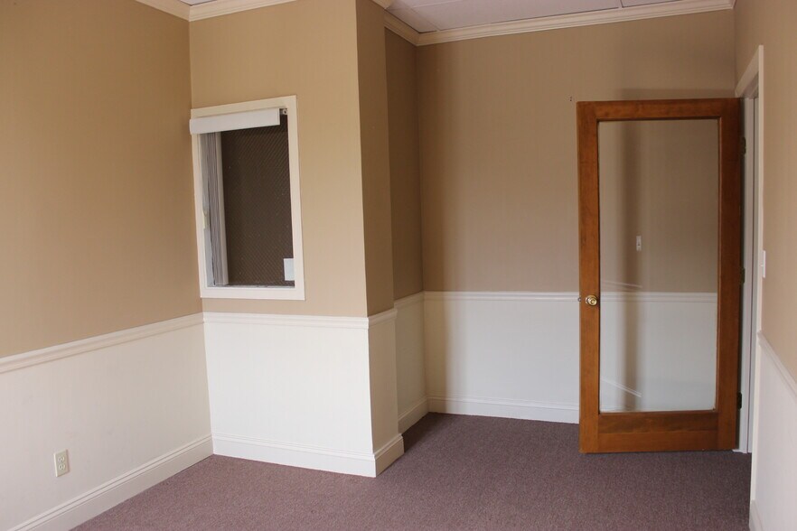 More Photos Of 2340 Whitney Ave, Hamden Storefront Retail Office For Lease