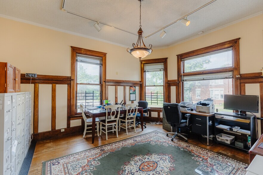 More Photos Of 1448 Madison Ave, Memphis Office For Sale