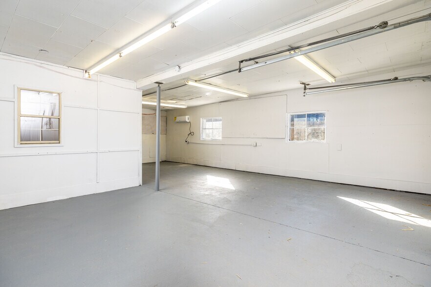 More Photos Of 2336 Old Knoxville Pike, Maryville Light Manufacturing For Sale