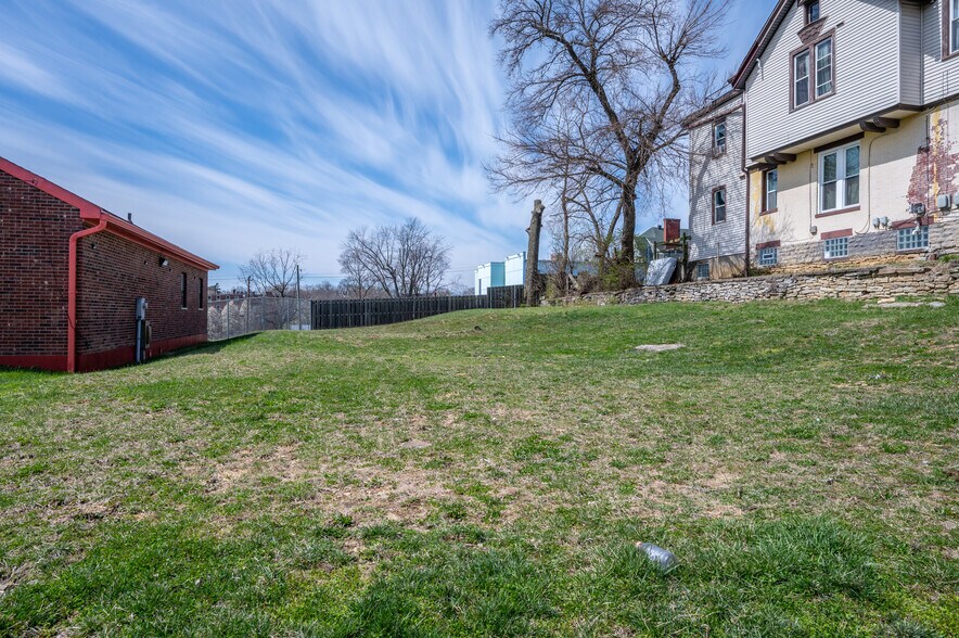 More Photos Of 2918 Price Ave, Cincinnati Office For Lease