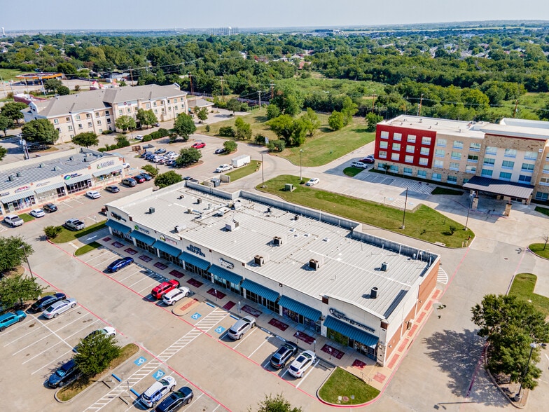 More Photos Of 108 E Us Highway 80, Forney Freestanding For Lease