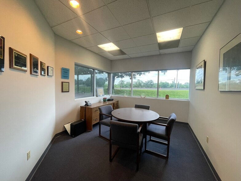 More Photos Of 11136 Dorsett Rd, Maryland Heights Flex For Sale