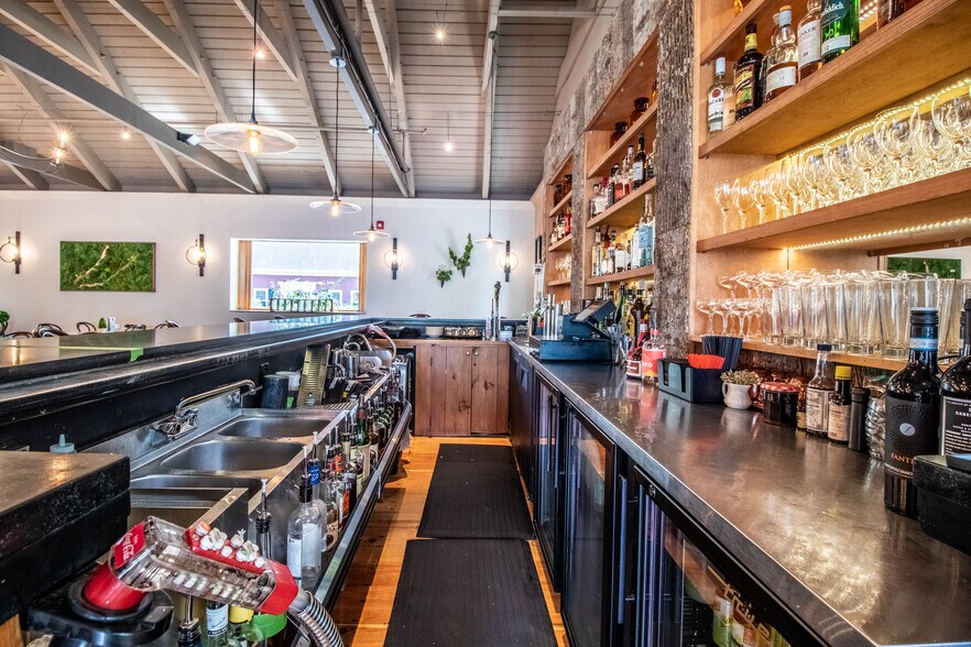 More Photos Of 27 Western Ave, Kennebunk Restaurant For Sale