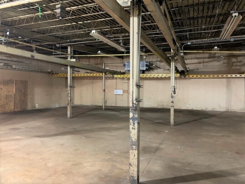 More Photos Of 5700 Walnut St, Richmond Warehouse For Lease