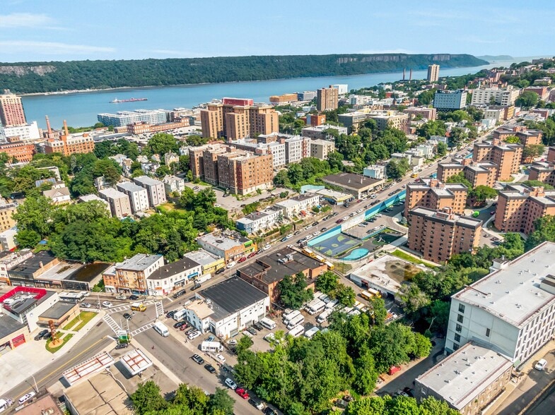 More Photos Of 50 Palisade Ave, Yonkers Storefront Retail Residential For Sale