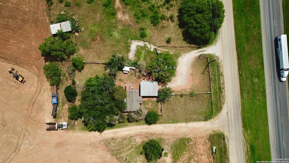 More Photos Of 17171 Interstate 35 S, Atascosa Land For Sale