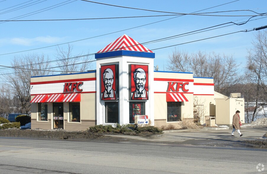 Primary Photo Of 63 Center St, Auburn Fast Food For Lease
