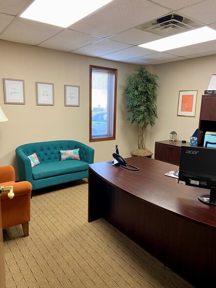 More Photos Of 400-460 Fame Rd, Dayton Light Distribution For Lease