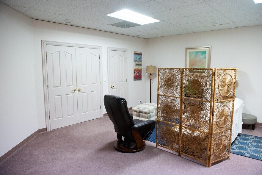 More Photos Of 3707 W Market St, Greensboro Office For Sale