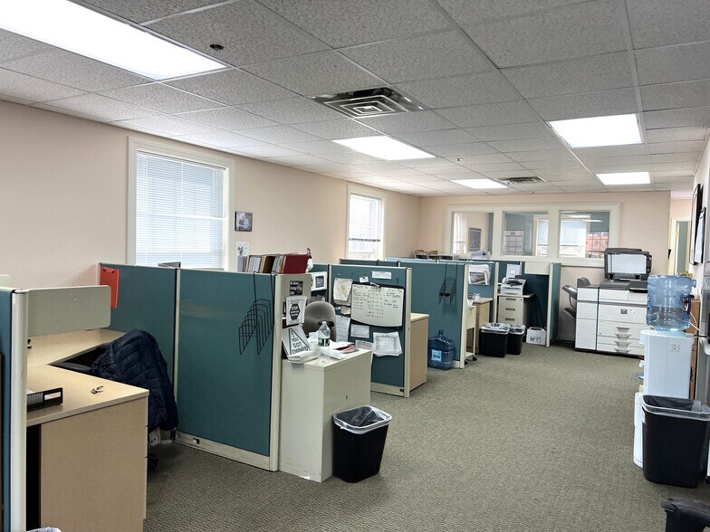 More Photos Of 10 Cedar St, Woburn Office For Sale