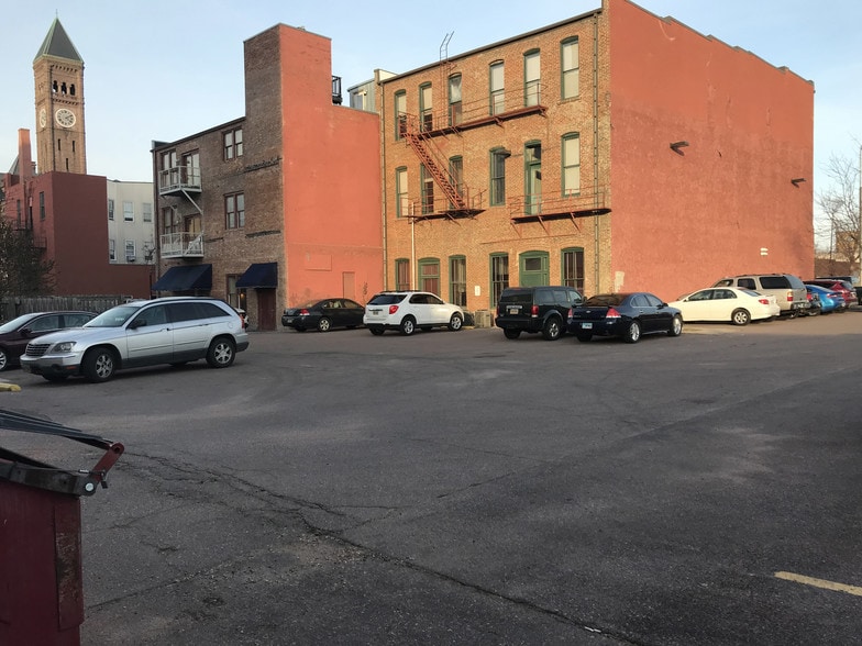 More Photos Of 315-317 N Main St, Sioux Falls Office For Sale