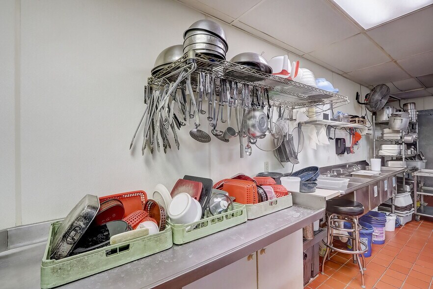 More Photos Of 711 W Racine St, Jefferson Restaurant For Sale