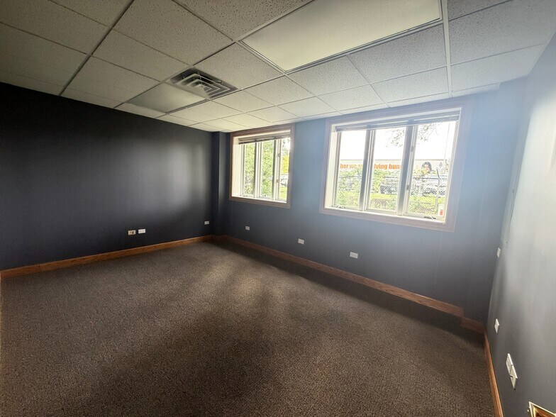 More Photos Of 72 East St, Crystal Lake Light Manufacturing For Lease