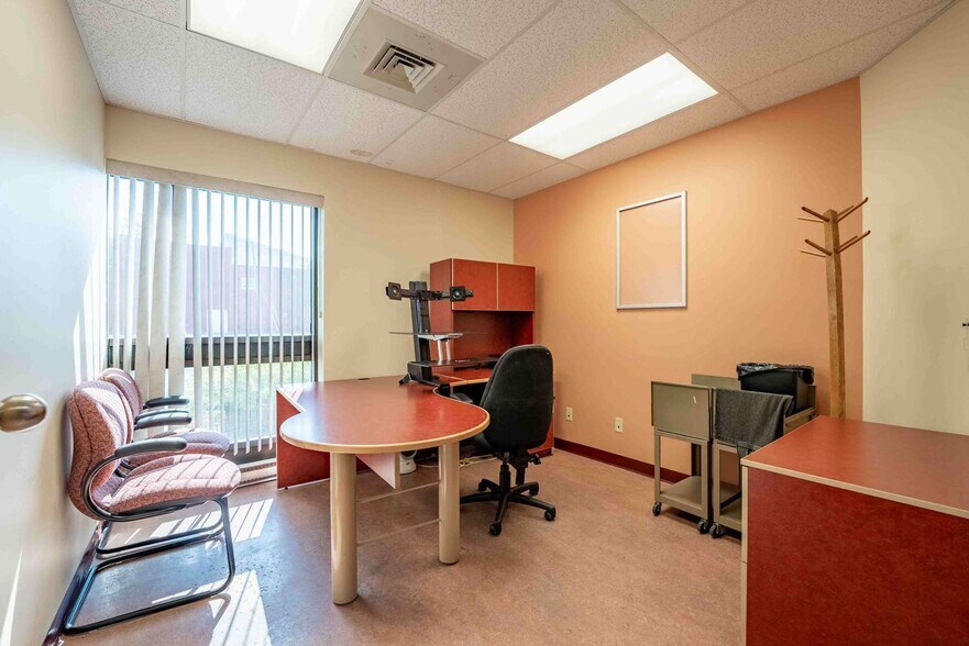 More Photos Of 29 Main St E, Chelmsford Office For Sale