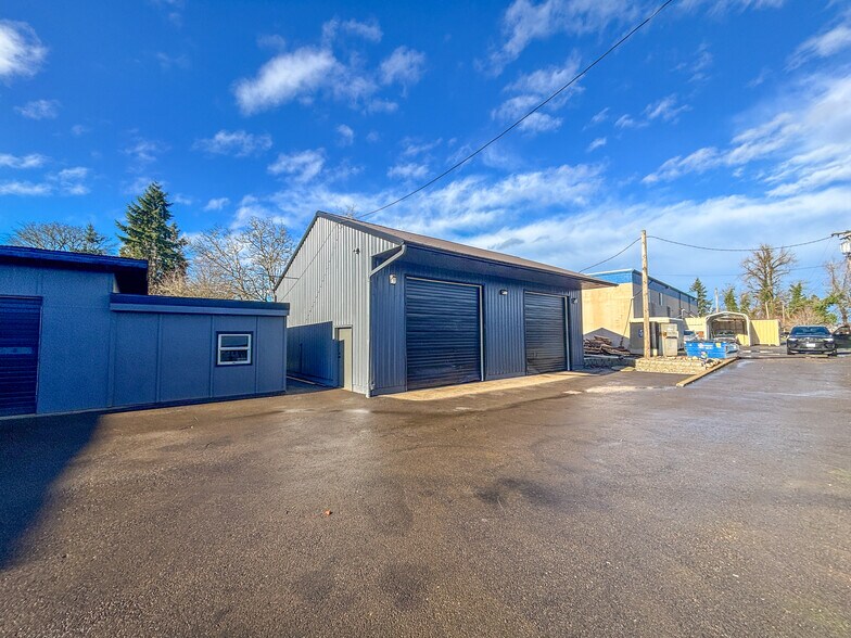 More Photos Of 446 McClaine St, Silverton Warehouse For Lease
