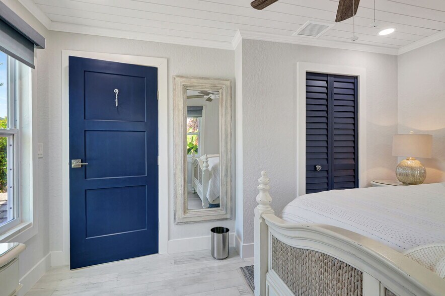 More Photos Of 193 Cocohatchee St, Naples Specialty For Sale