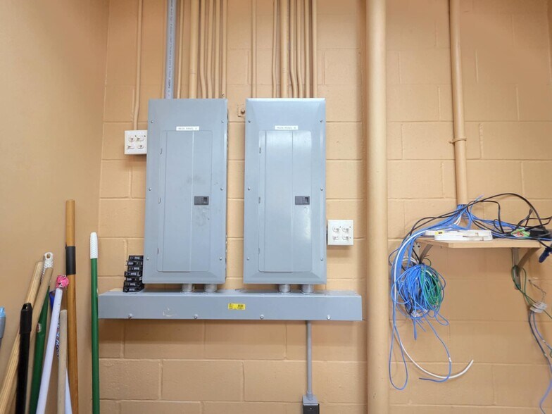 More Photos Of 8799 State Highway 35 N, Van Vleck Convenience Store For Sale