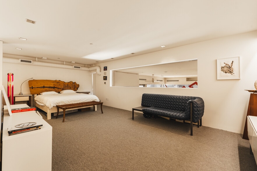 More Photos Of 610 Main St, Venice Office For Sale