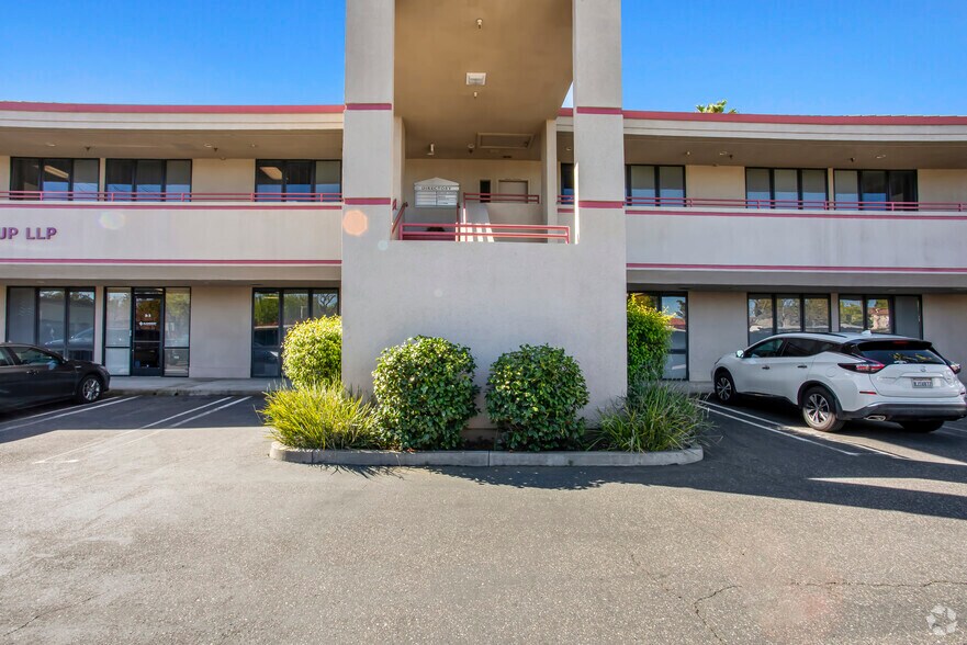 More Photos Of 3509 Coffee Rd, Modesto Office For Lease