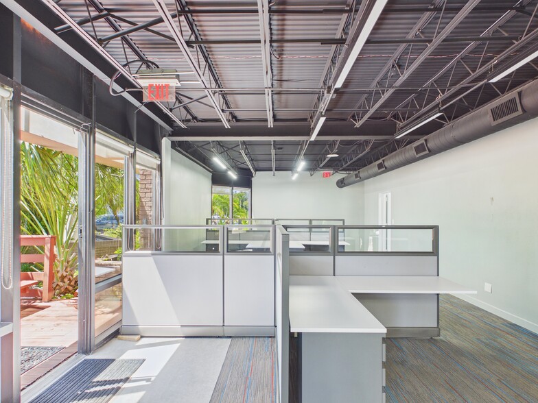 More Photos Of 5021 W Laurel St, Tampa Loft Creative Space For Sale