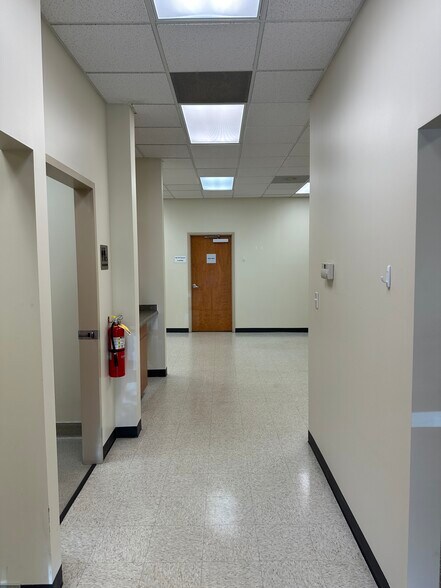 More Photos Of 441-463 S Landmark Ave, Bloomington Medical For Lease
