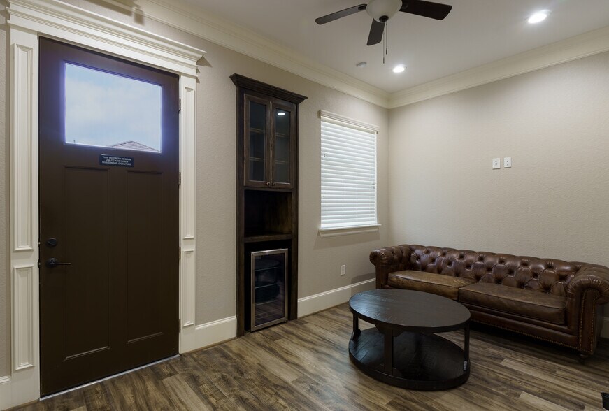More Photos Of 12243 Queenston Blvd, Houston Medical For Sale